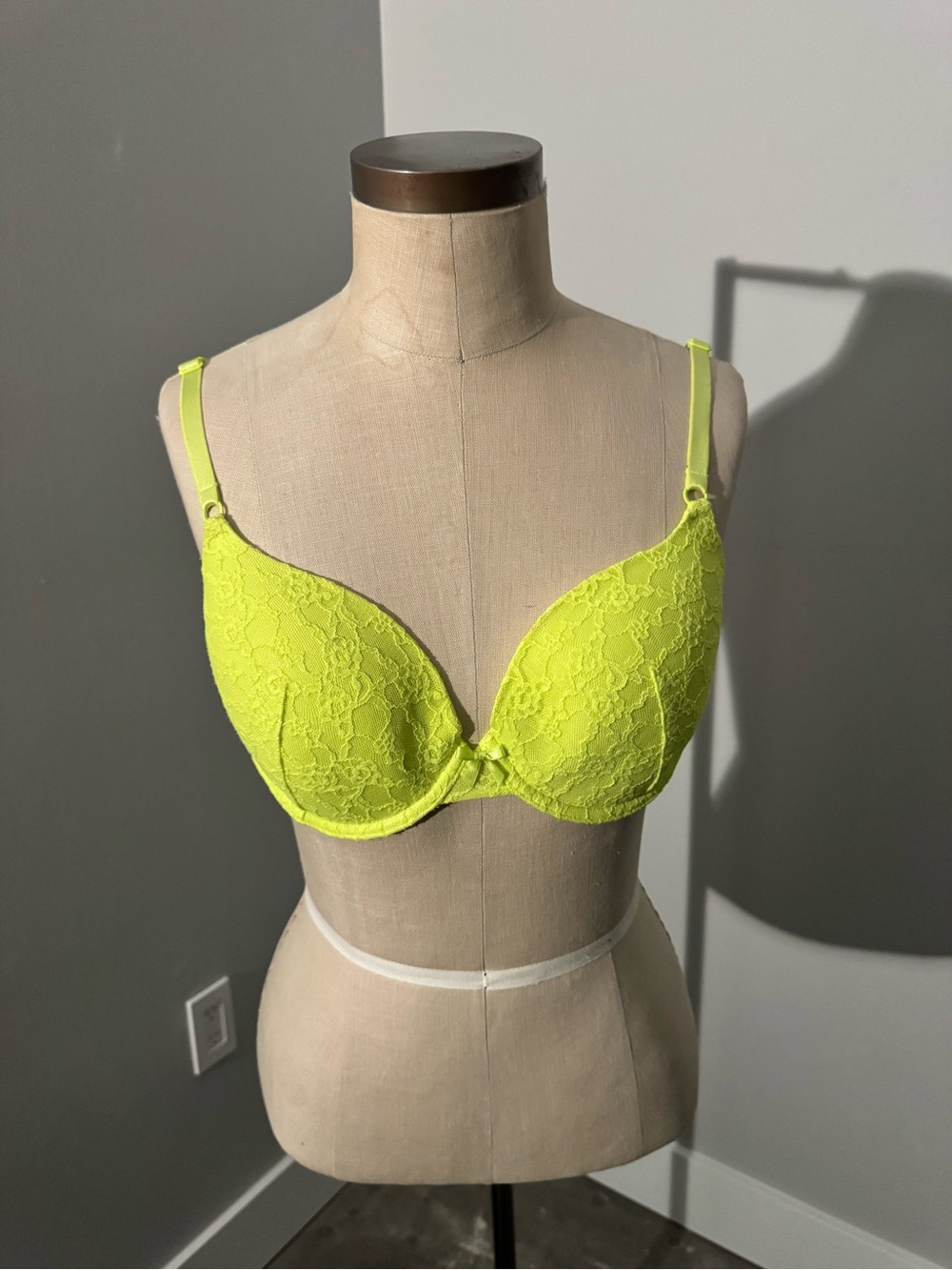 Victoria's Secret Neon Lime Lace Push-Up Bra
